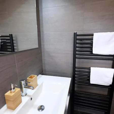 Fantastic 90m2 Two-bedroom With Terrace - Wa7b